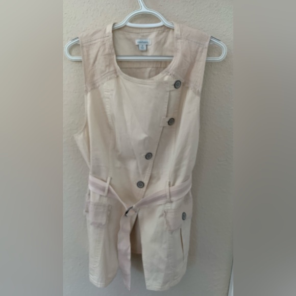 NWOT Sundance Oaklee assymetric button vest. Color Vanilla, size M. 100% cotton. - Picture 2 of 6